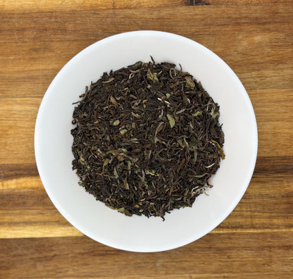 Schwarztee kaufen Darjeeling Ansicht Blaetter